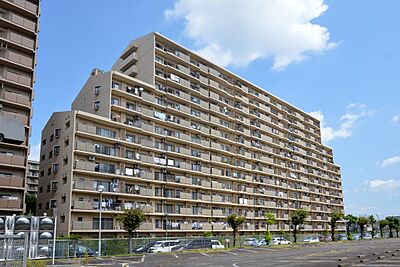 外観:【外観】1989年8月築のマンションです。室内は現在リノベーション中です!名鉄名古屋本線「新安城」駅まで徒歩7分の立地です。スーパーやコンビニは徒歩10分以内の距離にあります。 外観:【外観】1989年8月築のマンションです。室内は現在リノベーション中です!名鉄名古屋本線「新安城」駅まで徒歩7分の立地です。スーパーやコンビニは徒歩10分以内の距離にあります。