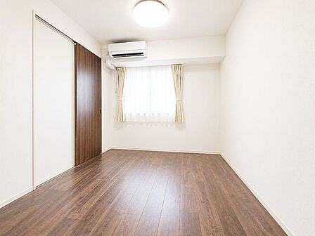 ◆約5.8帖洋室◆ウォークインクローゼット完備で収納充実※AI加工画像につき、一部現況と異なります。