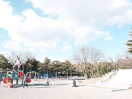 港北公園 徒歩3分 240m