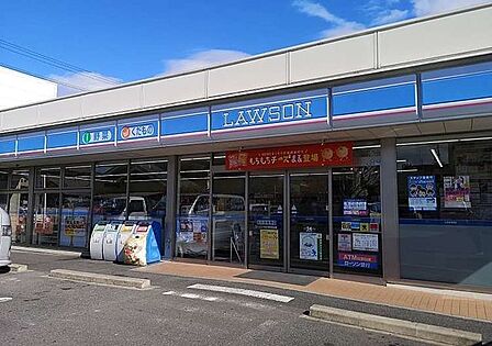 ローソン中川東中島店 徒歩4分。 320m