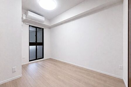 ◇窓付きのお部屋で通風良好◇ウォークインクローゼット付で収納ラクラク♪ ※AI加工画像につき、一部現況と異なります。