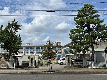 鯖江東小学校まで1700mです。(徒歩およそ22分)