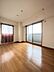 リビング/ダイニング：同建物内別部屋の写真です。
