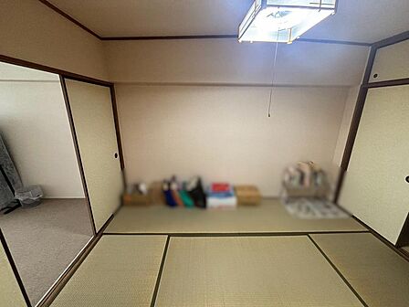 約6畳の和室があります。
