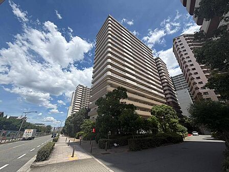 RC造、19階建てのマンションです。