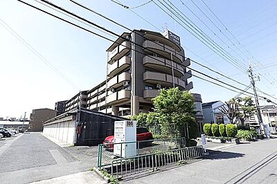 外観:近隣にスーパーがあり生活利便性良好。リフォーム済みでそのままご入居いただけます。空家につきいつでもご内覧可能。リフォーム済みのため購入後すぐに新生活を始められます! 外観:近隣にスーパーがあり生活利便性良好。リフォーム済みでそのままご入居いただけます。空家につきいつでもご内覧可能。リフォーム済みのため購入後すぐに新生活を始められます!