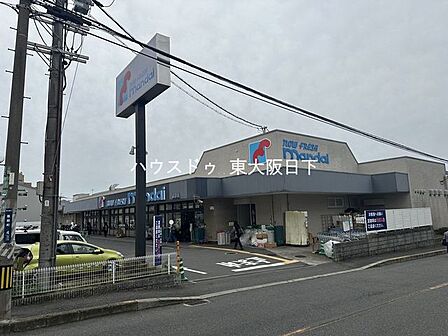 万代_鷹殿店営業時間9:00～22:00 270m
