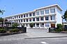 周辺：本郷中学校 980m