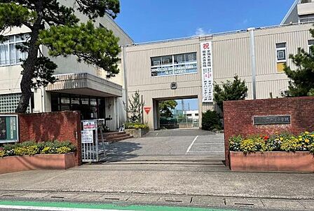川口市立戸塚中学校 2350m