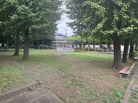 鳩ヶ谷緑町1丁目公園 380m