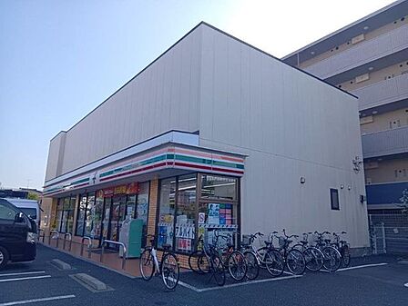 セブンイレブン足立入谷1丁目店 360m