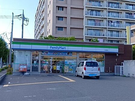 ファミリーマート川口朝日店 370m