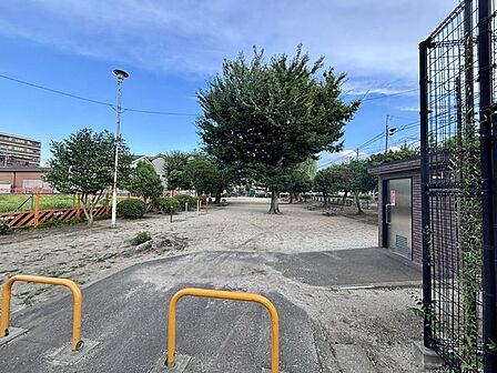青木町2丁目公園 320m