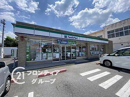 徒歩10分。ファミリーマート大津石山寺南店 750m