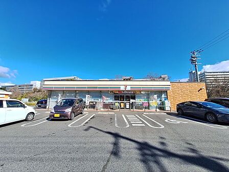セブンイレブン草津南笠町店 徒歩9分。 680m
