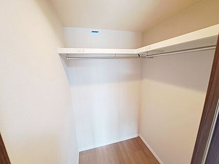 住まい選びは、価格や立地だけでなく、将来の暮らし方まで含めて考えることが大切です。今の段階で気になっていることを、まずスタッフに話してみてください