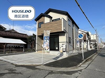 外観：完成しました！南東角地に建つ住まい♪4LDKの間取り、駐車は2台可能。名鉄常滑線/道徳駅まで徒歩約6分、市営バス「泉楽通一丁目」停まで徒歩約3分です。（2025年1月7日撮影）