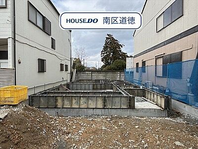 外観：基礎を作り出しています！4LDKの間取り、駐車は2台可能な南向きの住まい♪名鉄名古屋本線/本星崎駅　徒歩約12分、地下鉄桜通線/鶴里駅　徒歩約21分、市営バス「赤坪町」停　徒歩約4分。