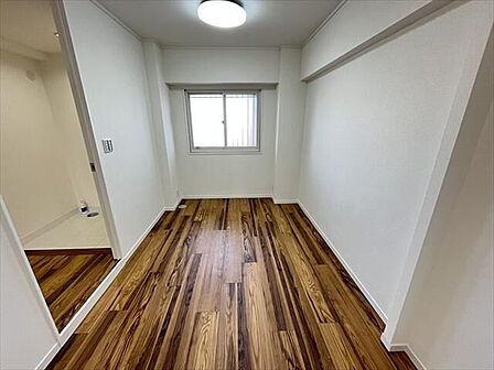 5.4帖洋室:お部屋はシンプルな空間。