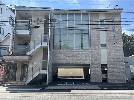 雲雀ヶ岡クリニック【診療科目】内科、アレルギー科、小児科 【診療時間】午前8時半〜12時、午後16時半〜19時 【休診日】水曜午後、土曜午後、日曜、祝日 460m