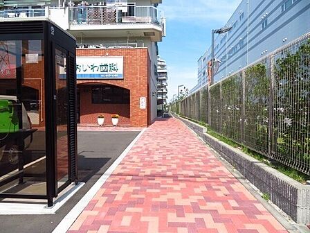 マンション東側の通路です。