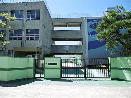 名古屋市立豊田小学校【名古屋市立豊田小学校】【教育目標】豊田小学校の児童としての誇りをもち、情操豊かな人間性、たくましい体力、たしかな知識とねばり強い実践力をもつ児童を育成する。 840m
