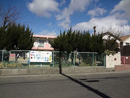 豊田保育園【豊田保育園】子どもたち一人ひとりの状況を把握した接し方をし、保護者のために保育に関することの指導を行なっています。遊びを中心とした集団生活の中で、友だち同士のつながり合いを大切にし…