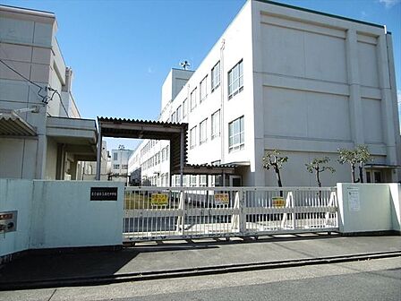 【名古屋市立南光中学校】【教育目標】豊かな心をもつ生徒の育成【努力点主題】主体的に高め合おうとする生徒の育成保護者・地域との連携・情報交換を大切にします。 770m