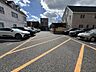 駐車場：マンション南側にある平面駐車場です。