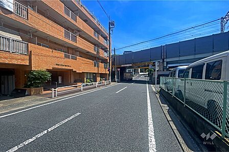 敷地の西側前面道路（北側から）