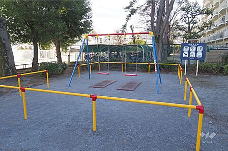 隣接する公園