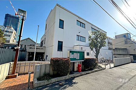上十条図書館の外観
