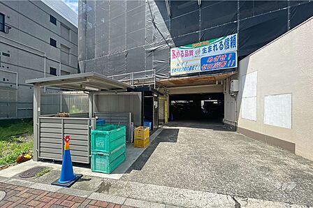 駐車場の出入り口