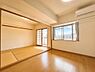リビング/ダイニング：こだわりの「広がり」と「ゆとり」。家族と過ごす時間を大切にした住空間。