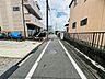 外観：前面道路含む現地写真