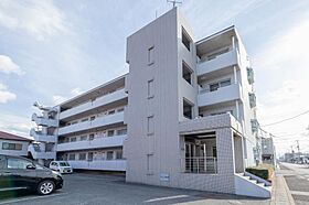 香川県高松市上福岡町2031-13（賃貸マンション2LDK・1階・55.00㎡） その1