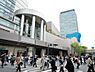 周辺：京急線「快特」停車駅。快特で横浜へ1駅約9分・品川へ4駅約37分。羽田空港へも快適アクセス。