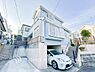 玄関：【Entrance】居住者の帰り、訪れる方を優しく迎え、やすらぎに満ちた生活空間を予感させる。健やかな暮らしを楽しめそう。