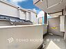 バルコニー：【Balcony】気持ちのいい空が見渡せる広いバルコニー。爽やかな風を感じて、心躍る素敵な暮らしがはじまります。
