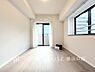 子供部屋：【Room】快適に過ごす条件は、一人ひとり違います。飾リ過ぎないシンプルな内装と偏り過ぎないデザインで統一しております。居住していく中でオーナー様だけの【マイホーム】に創り上げて下さい。