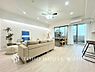 室内：【Living room】広々としたリビングダイニングは、シックでモダンな内装。落ち着いた雰囲気に包まれて、伸びやかな空間の中で、ゆったりと家族団らんのひとときを過ごせます。