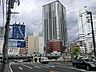 周辺：横浜みなとみらい保育園(400m)バルコニーを利用した園庭もある。たくましい子、仲良くする子、よく考える子を目指し、年齢の枠をえた交流やふれあい体験で子育て支援に取り組みます。