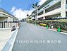周辺：【Frontal road】洗練されたデザインが映える外観。街並みに溶け込みながらも、圧倒的な存在感を放ち、帰るたびに心が弾む美しさ。