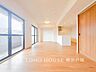 リビング/ダイニング：【Living room】ご家族やお客様との時間等、多くの時を刻む空間。何気なく過ぎる時でさえも上質な一時となる快適な空間を。