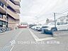 駐車場：【Car space】敷地内に駐車スペースがあると日々の暮らしをスムーズに運ぶ事が出来ます。（空き状況はお問合せ下さい）