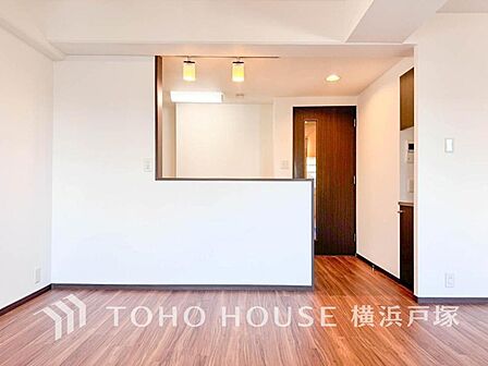 【Living room】作り手の「気持ちの良いリビングでお過ごししていただきたい」という思いを感じさせます。
