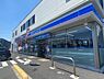 周辺：飲食料品や生活雑貨を取り揃え、周辺住民や通勤・通学者に便利なサービスを提供しています。ATMや宅配便受付などもあり、地域の暮らしをサポートしています。