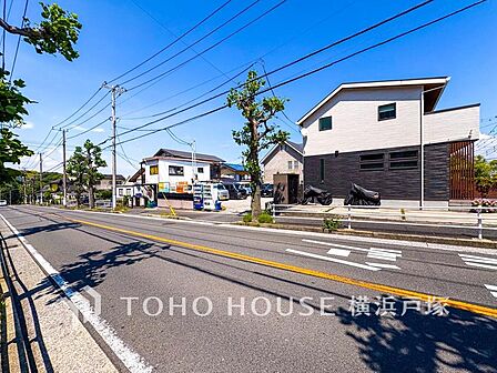 「Frontal road」周辺には公園が点在し自然豊かな住環境。充実した設備が日々の生活をサポートします。