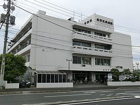 「高度な医療で愛し愛される病院」を基本理念とし、地域密着型の病院としての役割を担っています。現在は13の診療科があり、いざという時も安心です。