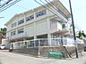 周辺：違う学年とも関われるように2学期より縦割り保育を実施しています。保育終了後の預かり保育もあるので働くママも助かりますね。